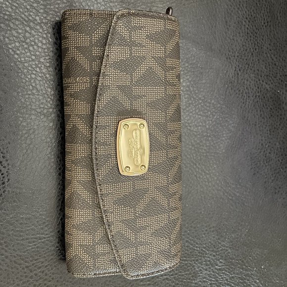 Michael Kor Jet Set Flap Logo Travel Wallet - Picture 1 of 5